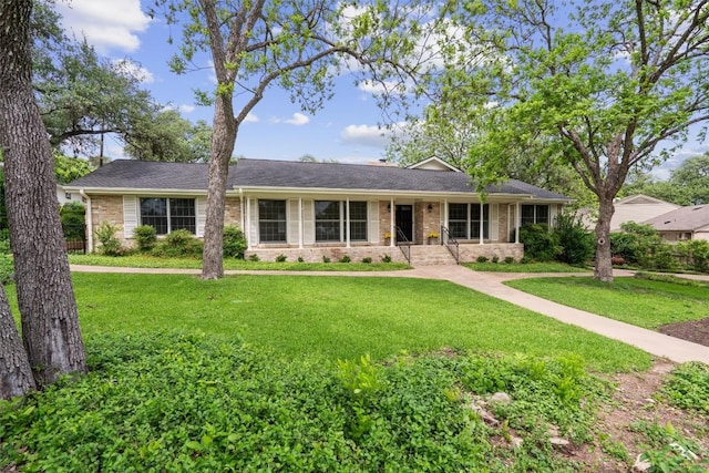4602 Laurel Canyon Dr, Austin, TX 78731 - ranch-style house with brick siding and a front lawn