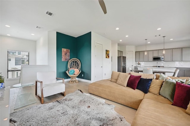 2050 Lohmans Spur Rd Unit 1302, Lakeway, TX 78734 - living room with light wood-style floors, recessed lighting, ceiling fan, and baseboards