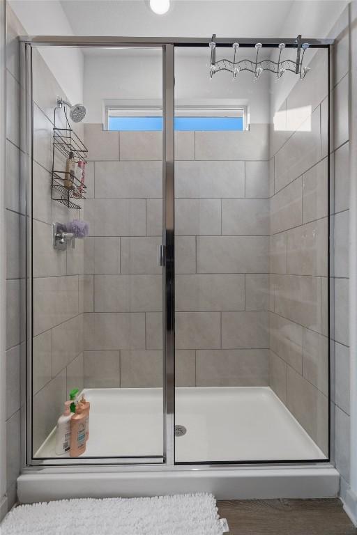 full bath featuring a wealth of natural light and a stall shower