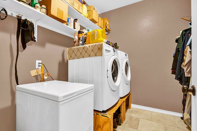 316 County Rd, Bastrop, TX 78602 - laundry room with washer and clothes dryer and baseboards