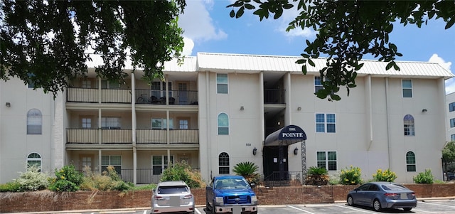 910 Duncan Ln Unit 27, Austin, TX 78705 - view of building exterior with uncovered parking