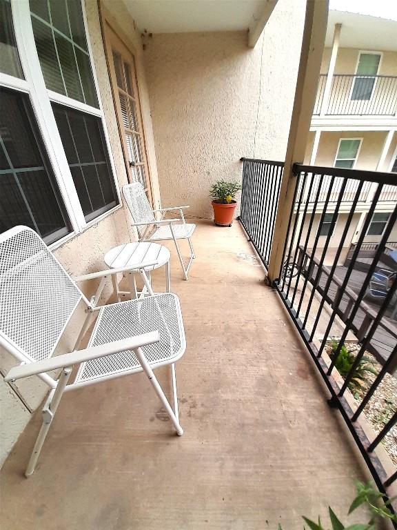 910 Duncan Ln Unit 27, Austin, TX 78705 - view of balcony
