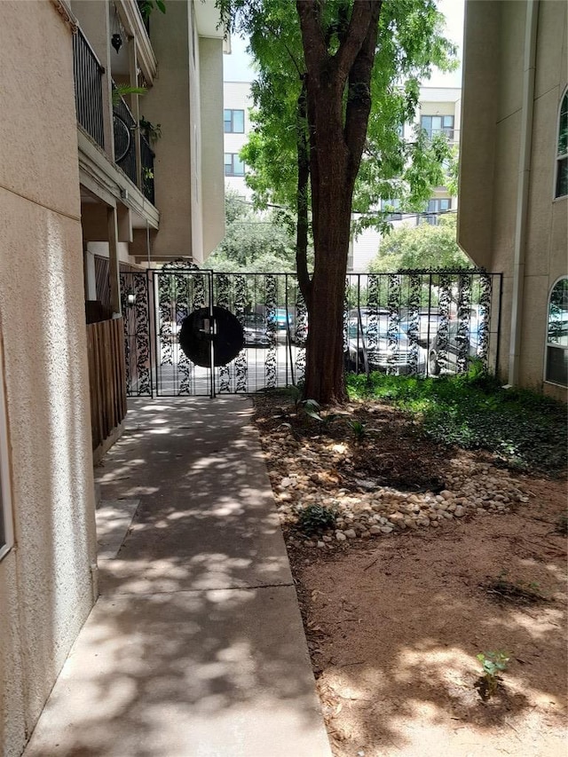 910 Duncan Ln Unit 27, Austin, TX 78705 - view of patio