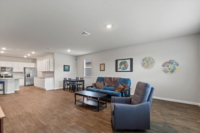 609 Bluffview Dr, Bastrop, TX 78602 - living room featuring recessed lighting, wood finished floors, and baseboards