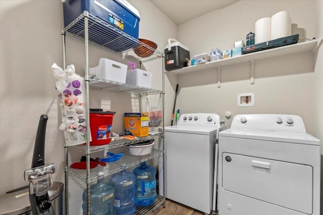 609 Bluffview Dr, Bastrop, TX 78602 - laundry area featuring washing machine and dryer and wood finished floors