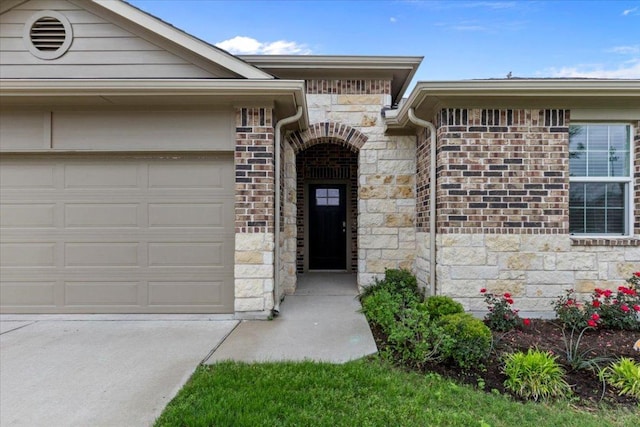 609 Bluffview Dr, Bastrop, TX 78602 - entrance to property with stone siding, driveway, and an attached garage
