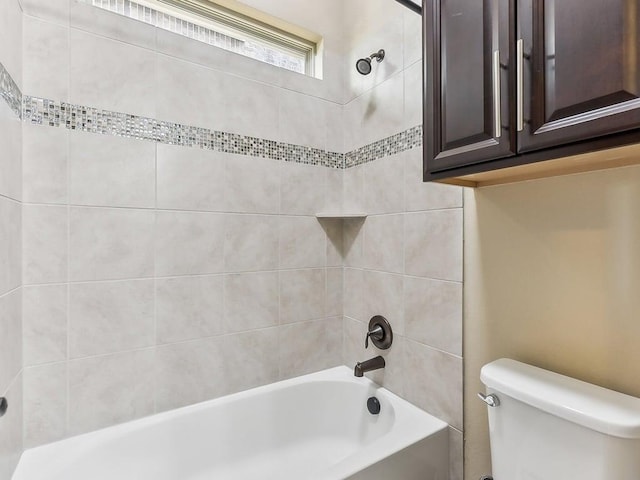 6120 Gunnison Turn Rd, Austin, TX 78738 - bathroom with tub / shower combination and toilet