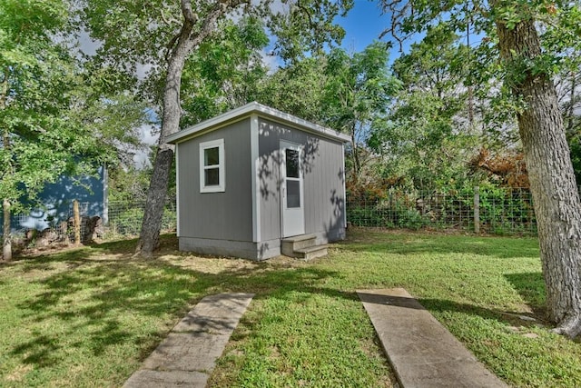 417 Big Bow, Smithville, TX 78957 - view of outdoor structure featuring an outdoor structure and fence