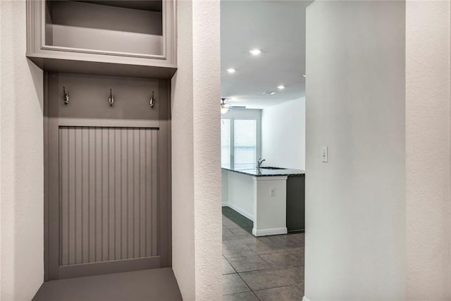 265 Spanish Star Trl, Dripping Springs, TX 78620 - mudroom featuring dark tile patterned flooring, a sink, a ceiling fan, recessed lighting, and baseboards