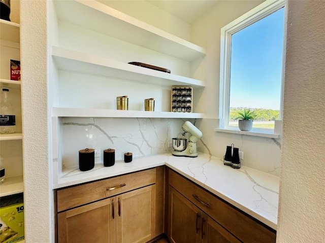 1603 Headwaters Blvd, Dripping Springs, TX 78620 - bar featuring backsplash