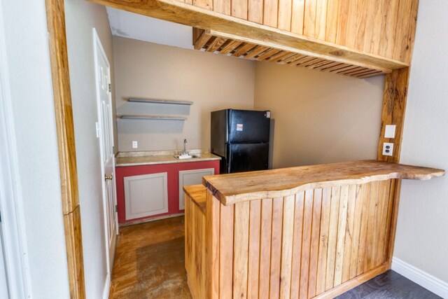 208 Saddletree Ln, Dripping Springs, TX 78620 - kitchen featuring freestanding refrigerator, wooden counters, a sink, baseboards, and a peninsula