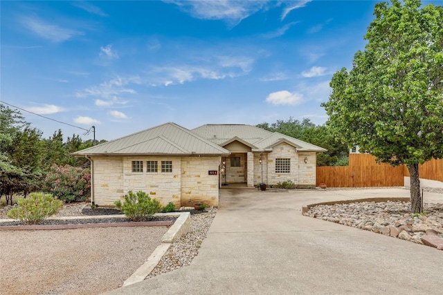 5004 Arrowhead Dr, Lago Vista, TX 78645 - ranch-style home featuring stone siding, fence, and concrete driveway
