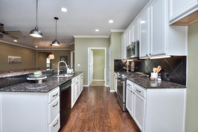802 Apache Mountain Ln, Georgetown, TX 78633 - kitchen featuring stainless steel appliances, a sink, crown molding, white cabinets, and recessed lighting