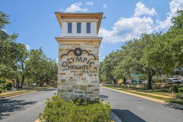 view of community / neighborhood sign