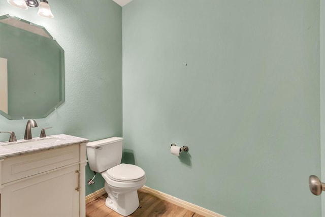 3820 Lagoona Dr, Round Rock, TX 78681 - half bath featuring wood finished floors, toilet, vanity, and baseboards
