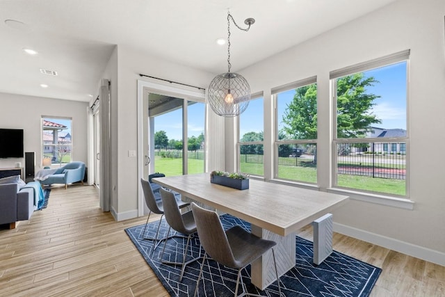 dining area with light wood finished floors, baseboards, visible vents, and recessed lighting