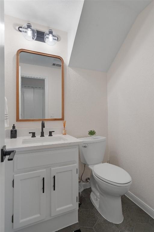 2003 Ploverville Ln, Austin, TX 78728 - bathroom with tile patterned flooring, visible vents, toilet, vanity, and baseboards