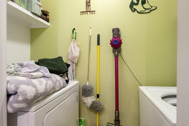 washroom featuring laundry area and washer / dryer