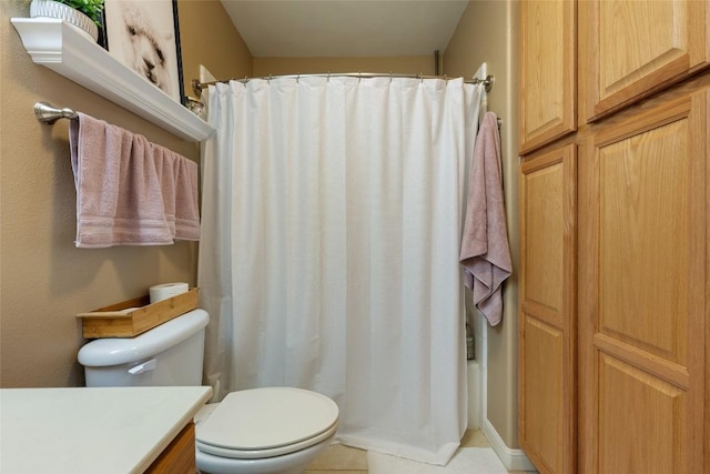 bathroom with a shower with shower curtain, toilet, and vanity
