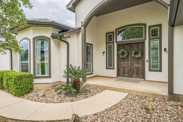 property entrance with stucco siding