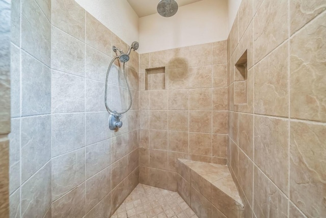 bathroom featuring tiled shower