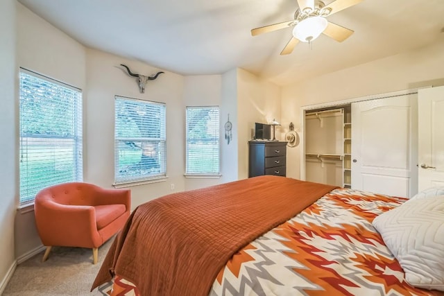 bedroom featuring baseboards, a ceiling fan, carpet flooring, and a closet