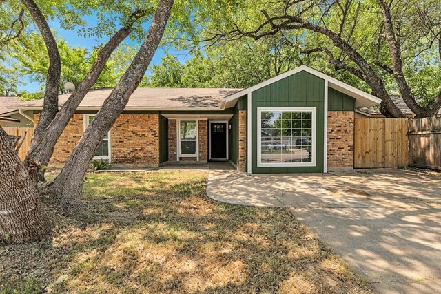 4421 Dovemeadow Dr, Austin, TX 78744 - photo 1