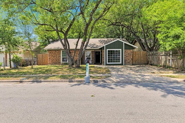 4421 Dovemeadow Dr, Austin, TX 78744 - photo 2