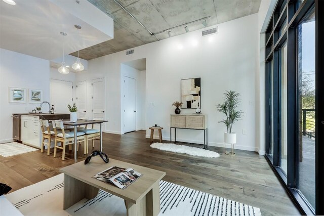 1501 E 4th St Unit 206, Austin, TX 78702 - photo 4