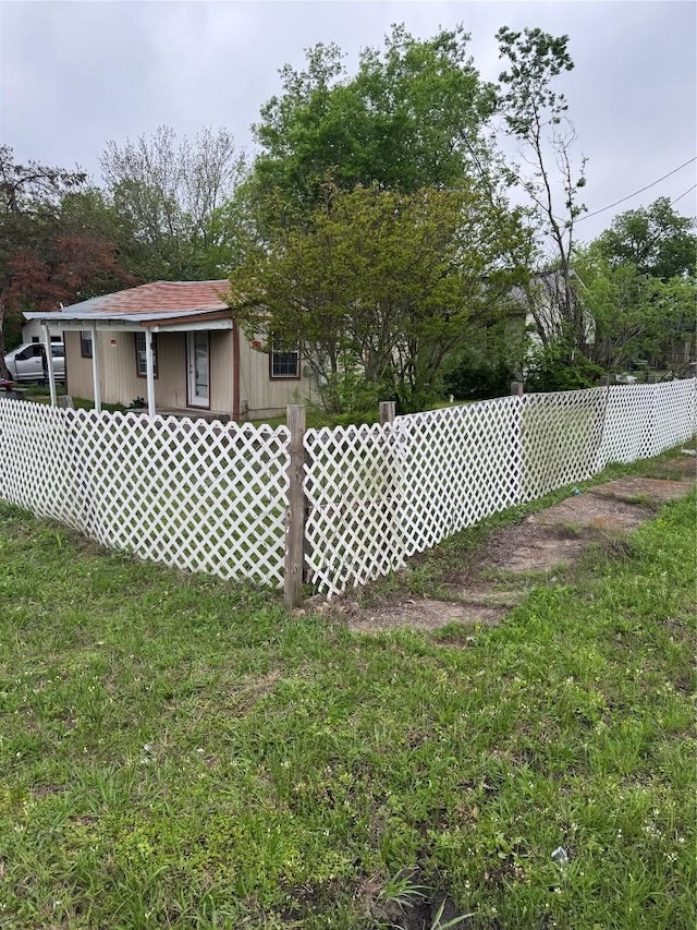 view of yard featuring fence