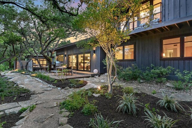 1213 Falcon Ledge Dr, Austin, TX 78746 - back of property with a patio