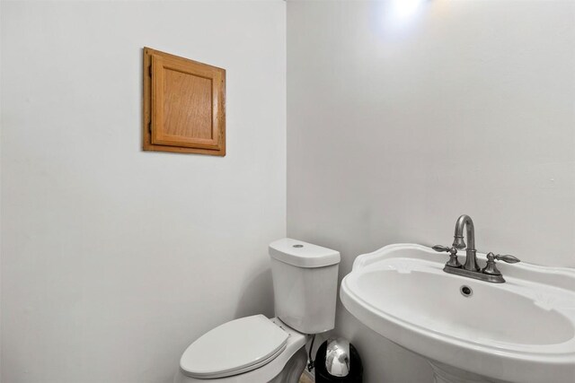 2210 Lasso Dr, Round Rock, TX 78681 - half bath with toilet and a sink