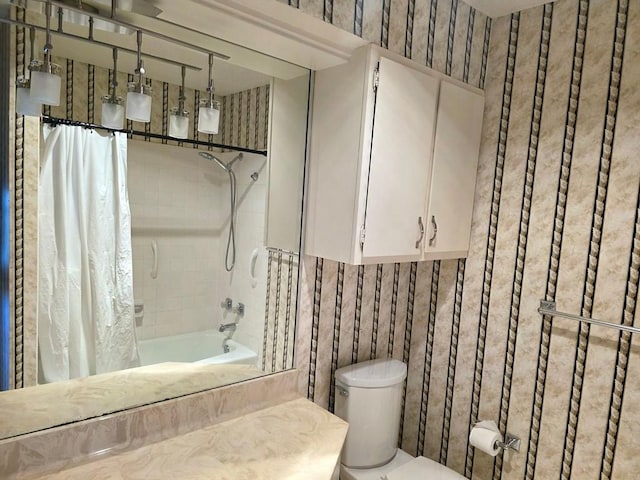 6600 Valleyside Rd Unit 24, Austin, TX 78731 - bathroom featuring shower / tub combo and toilet