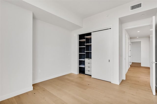 44 E Ave Unit 3107, Austin, TX 78701 - unfurnished bedroom with light wood-style flooring, baseboards, recessed lighting, and a closet