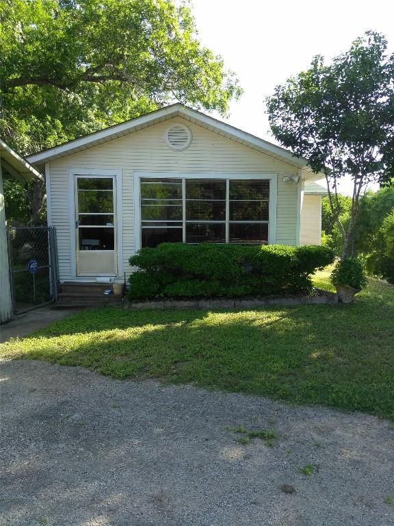 630 Lake Front Ave, New Braunfels, TX 78130 - photo 2