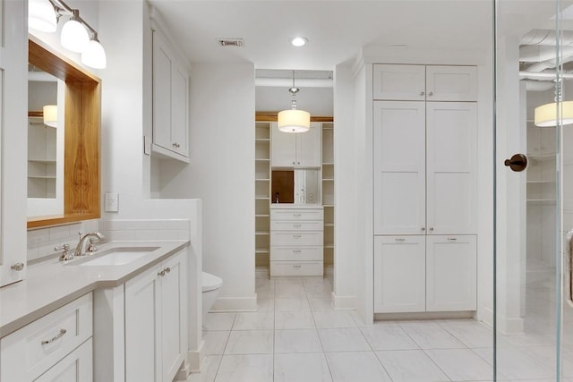 800 W 5th St Unit 1008, Austin, TX 78703 - bathroom with vanity, toilet, recessed lighting, and a walk in closet