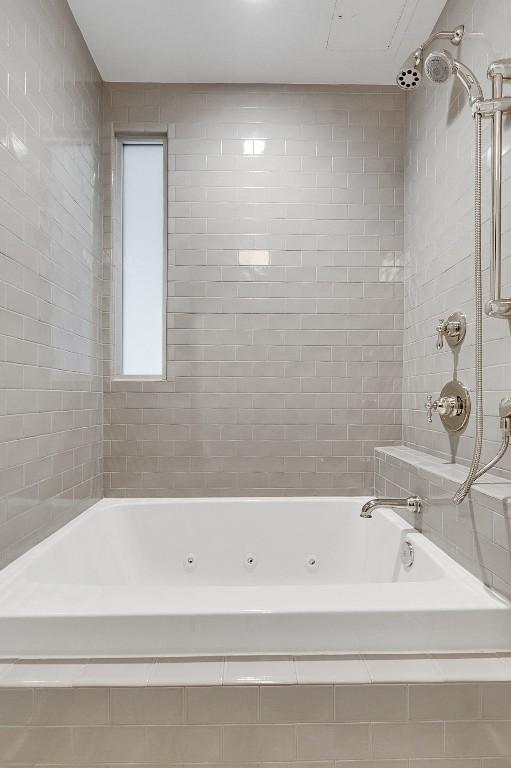 800 W 5th St Unit 1008, Austin, TX 78703 - full bath with a combined bath / shower with jetted tub