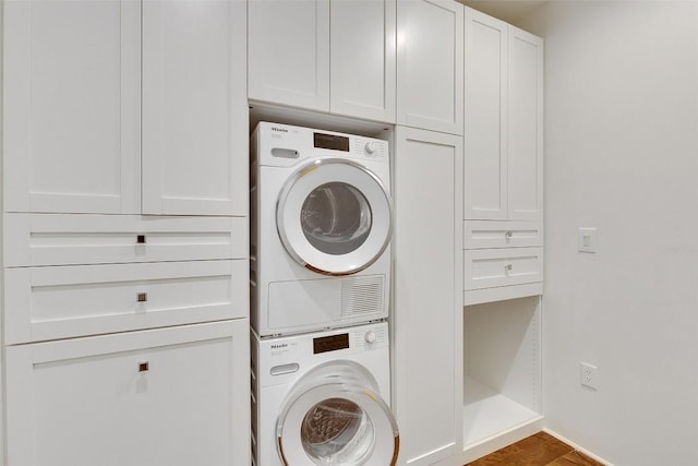 800 W 5th St Unit 1008, Austin, TX 78703 - laundry area featuring estacked washer and dryer, cabinet space, and wood finished floors