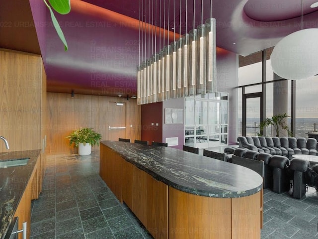 44 E Ave Unit 4305, Austin, TX 78701 - welcome area featuring a sink and floor to ceiling windows