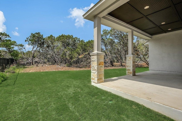 view of yard featuring a patio area