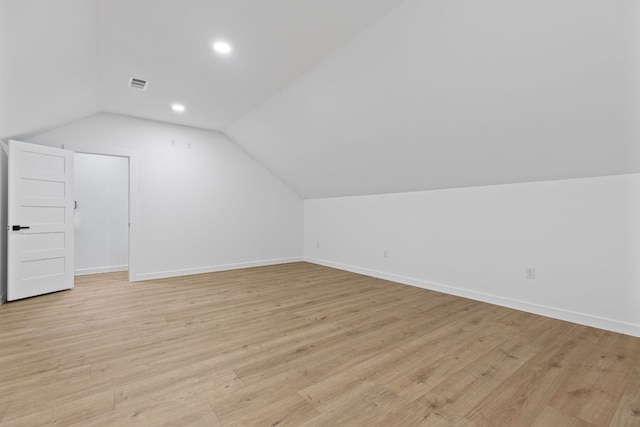 208 Ulupau Cir, Bastrop, TX 78602 - bonus room featuring vaulted ceiling, light wood finished floors, and recessed lighting