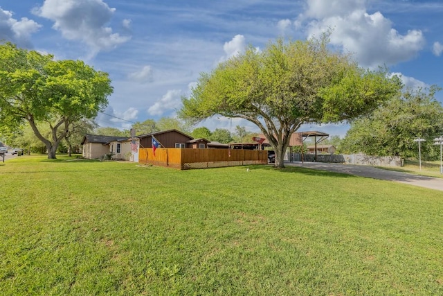 110 Live Oak St, Gonzales, TX 78629 - view of yard with fence