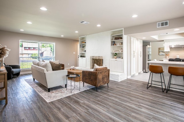 2011 Malvern Hill Dr, Austin, TX 78745 - living area featuring wood finished floors, recessed lighting, baseboards, and built in shelves