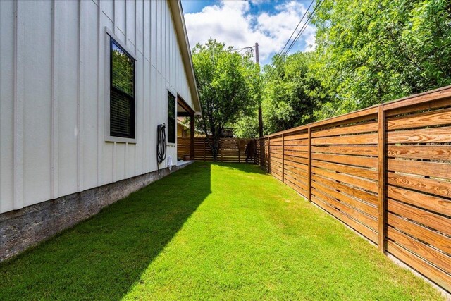 638 Oak Ln, Cottonwood Shores, TX 78657 - view of yard