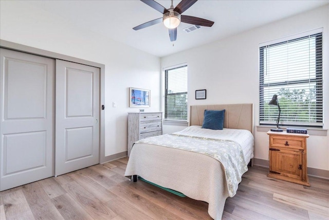 638 Oak Ln, Cottonwood Shores, TX 78657 - bedroom featuring light wood-style flooring, a closet, baseboards, and a ceiling fan