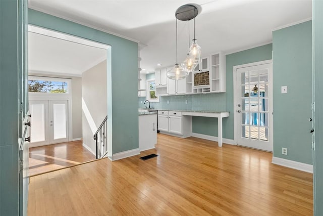 1308 N 13th St, Temple, TX 76501 - interior space featuring open shelves, visible vents, ornamental molding, a sink, and white cabinetry