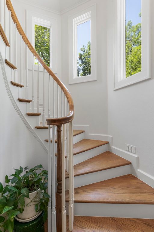 4103 Ave F, Austin, TX 78751 - view of staircase