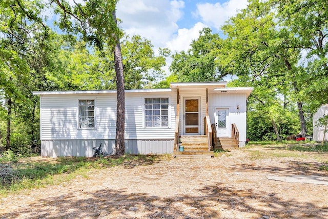 manufactured / mobile home featuring entry steps