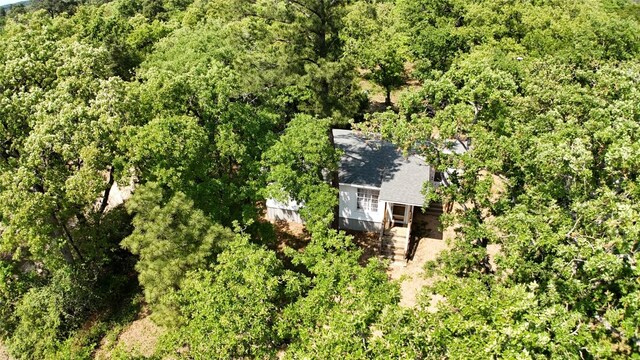 bird's eye view featuring a wooded view