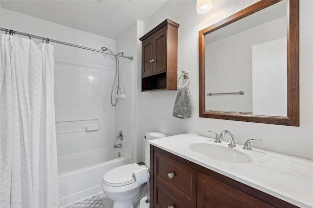 6801 Campina Xing, Del Valle, TX 78617 - full bath with vanity and shower / bath combo with shower curtain